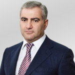 <p><b>İrəvanda iş adamı Karapetyana dəstək yürüşü başlayıb</b></p>
