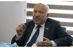 <p><b>“5 min manat maaşla necə pul yığıb maşın alım?”&nbsp;</b></p>