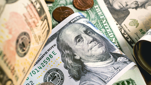 <p>Evdən 22 min dollar oğurlayan şəxslər saxlanılıblar</p>
