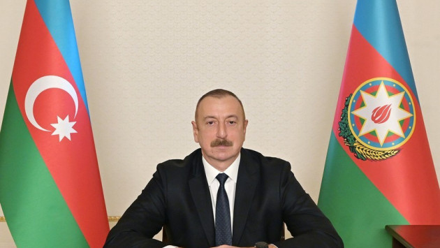 <p><b>Prezident İlham Əliyev Azərbaycan xalqını təbrik edib&nbsp;</b></p>