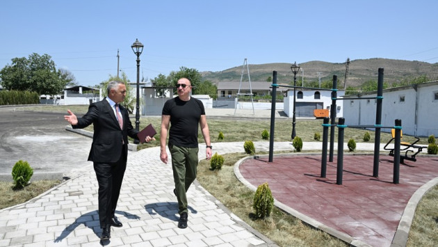<p>Prezident Xocalının Təzəbinə kəndində görülən işlərlə tanış olub&nbsp;</p>